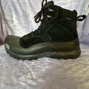 The North Face Men's Snowfuse Winter Boots 9.5 waterproof black suede